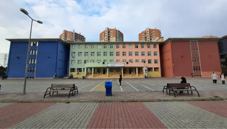 Başakşehir’de okulda bıçaklı kavga: Beş öğrenci yaralandı